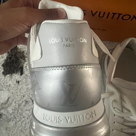 Just one time Used,BRAND NEW !!! 9.5 number louis vitton !! - Picture 2 of 4